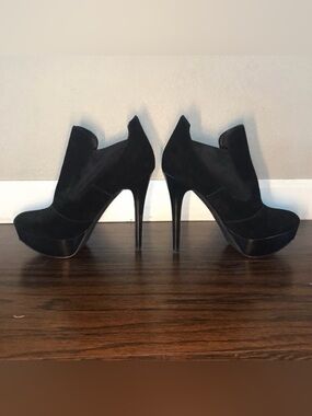 Joan & David Black Heels 7.5